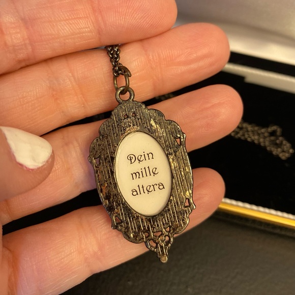 “Outlander” A Thousand Kisses Necklace - Picture 3 of 7